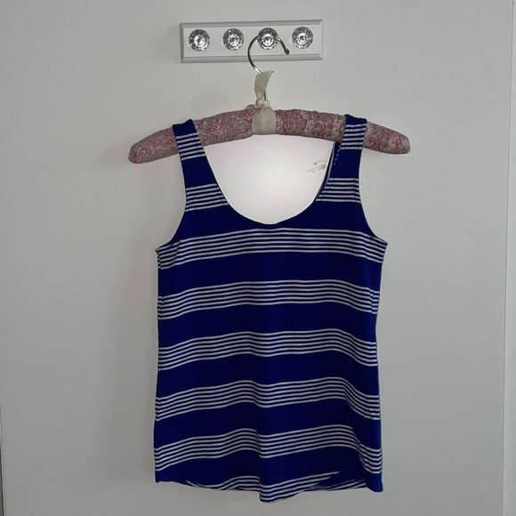 Mossimo Tank - Picture 2 of 3